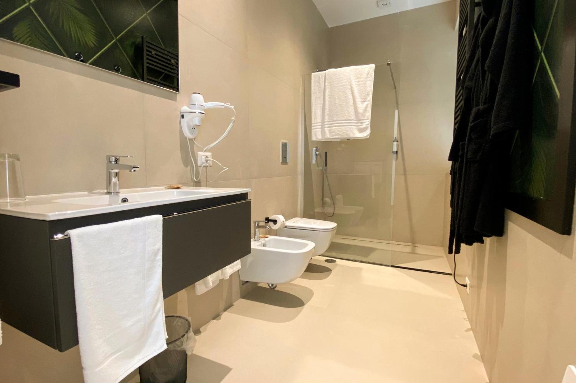 Monumental Luxury Rooms Caserta Exterior foto