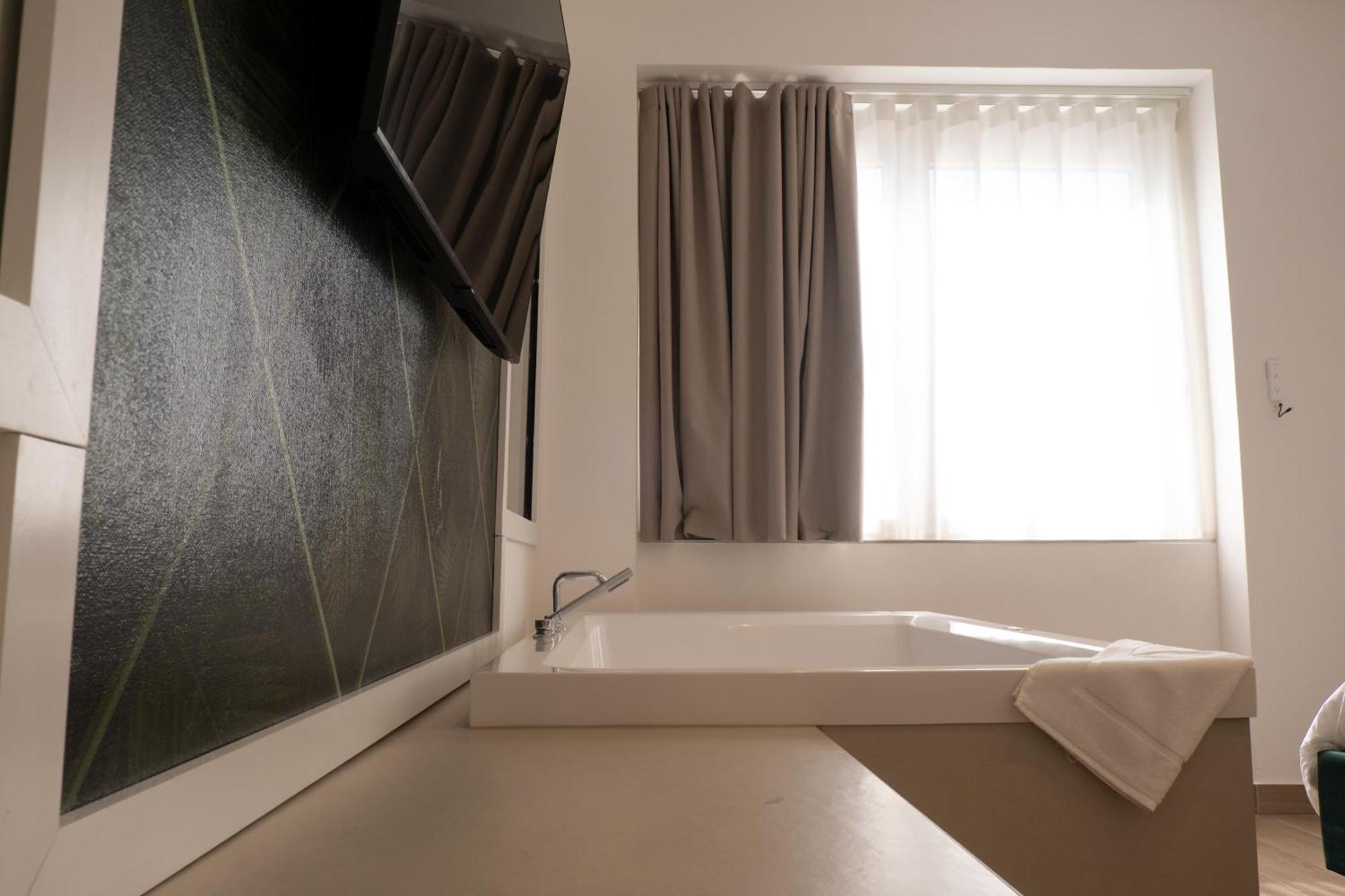 Monumental Luxury Rooms Caserta Exterior foto