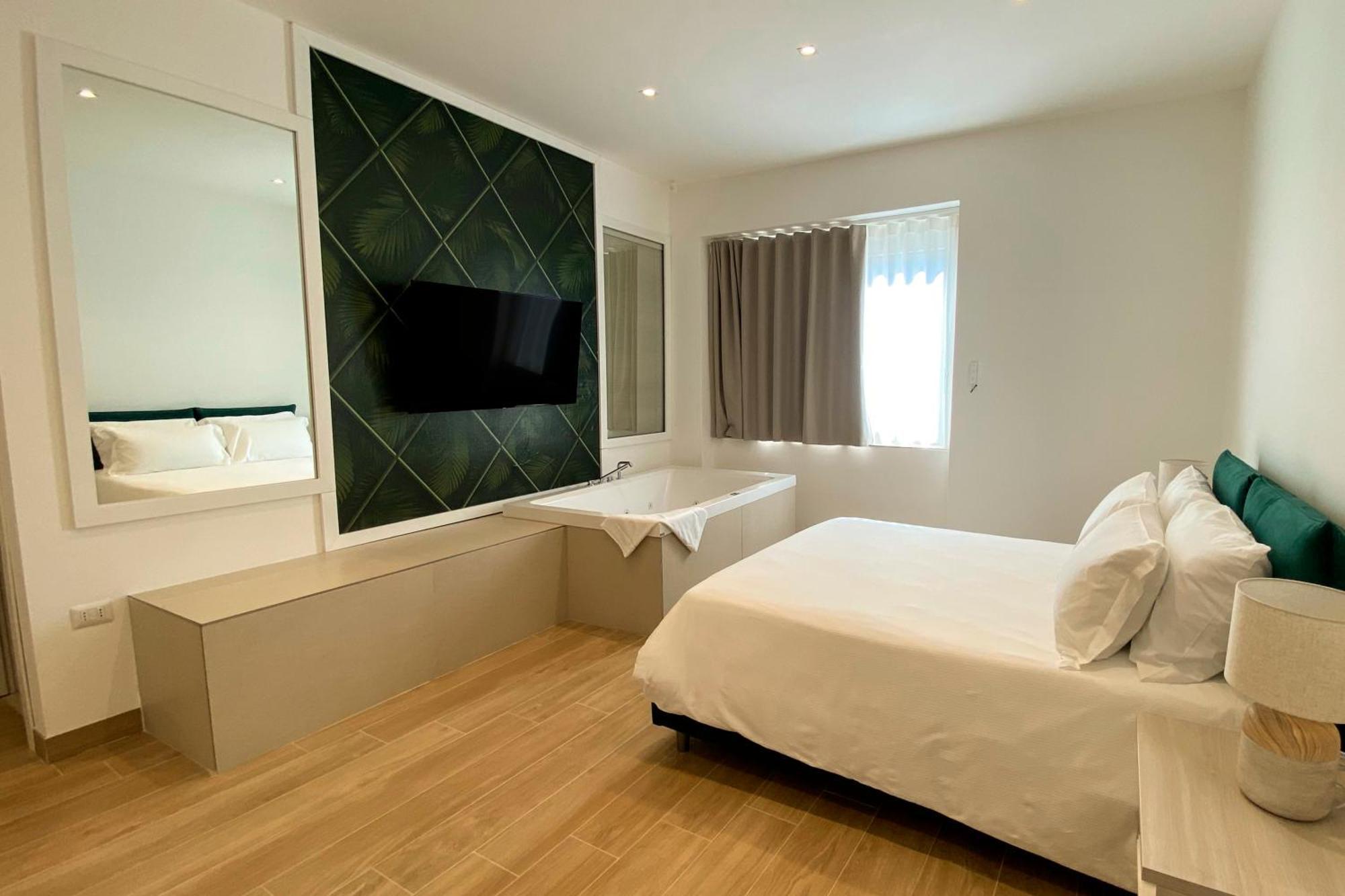 Monumental Luxury Rooms Caserta Exterior foto