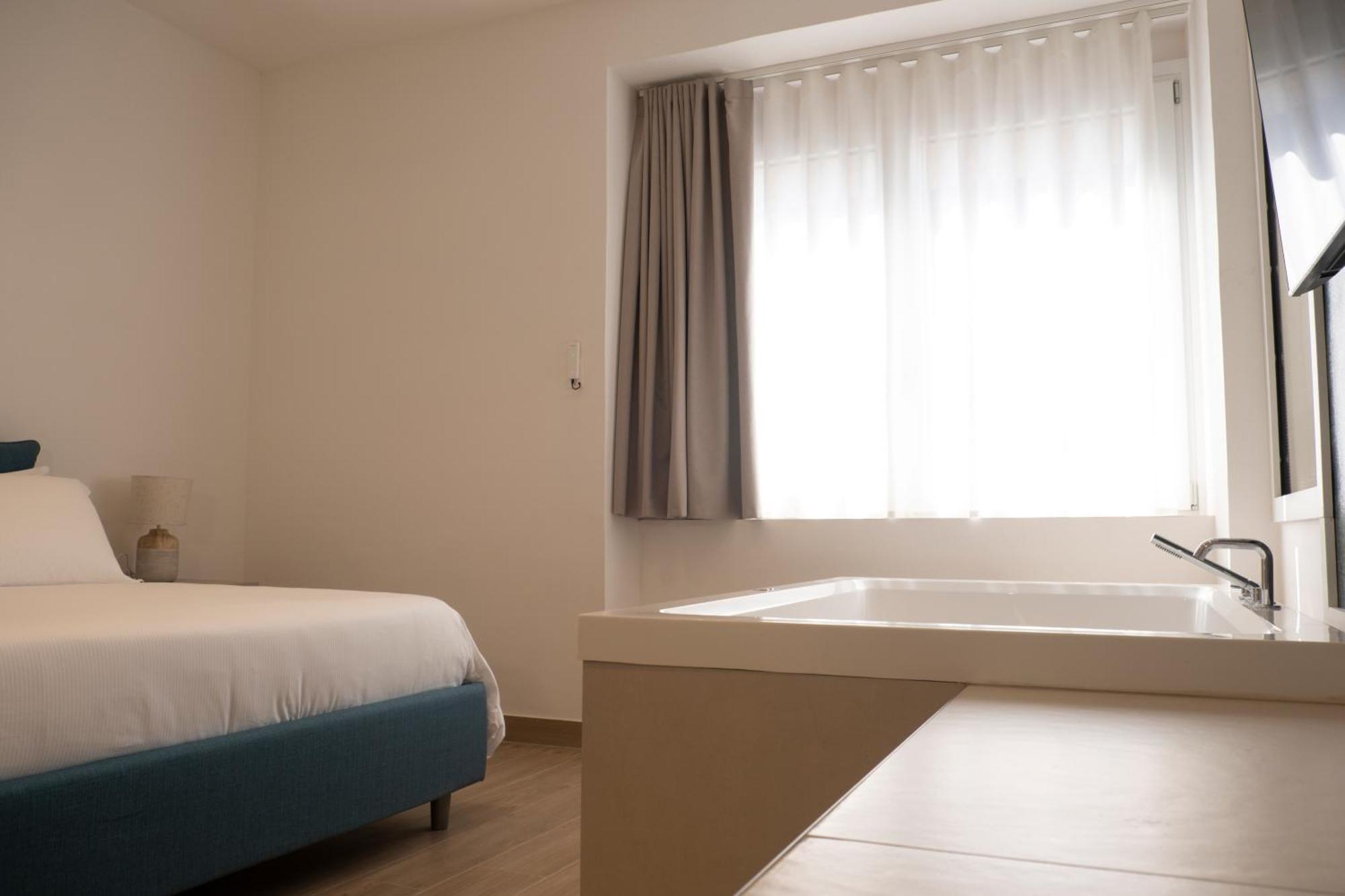 Monumental Luxury Rooms Caserta Exterior foto