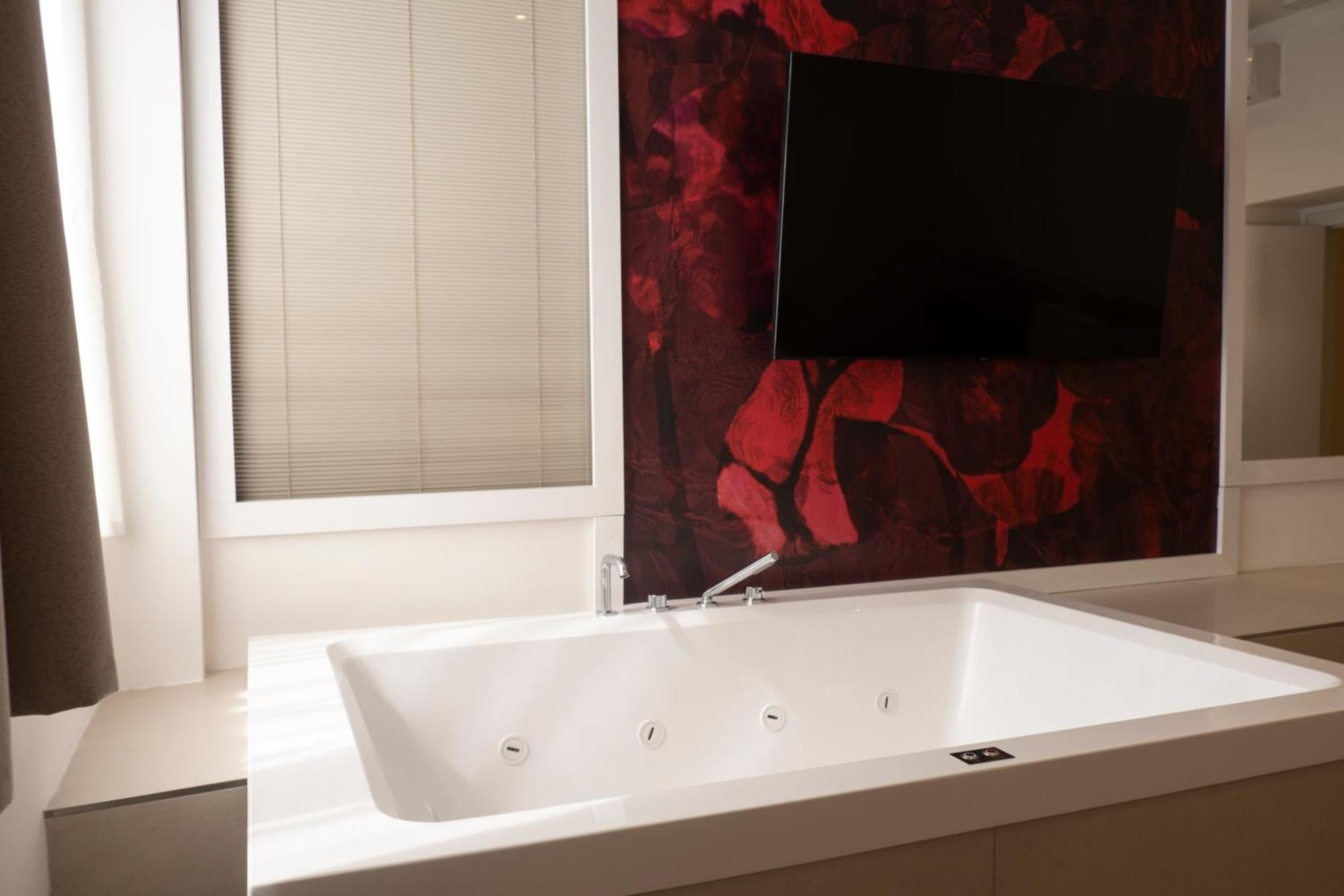 Monumental Luxury Rooms Caserta Exterior foto