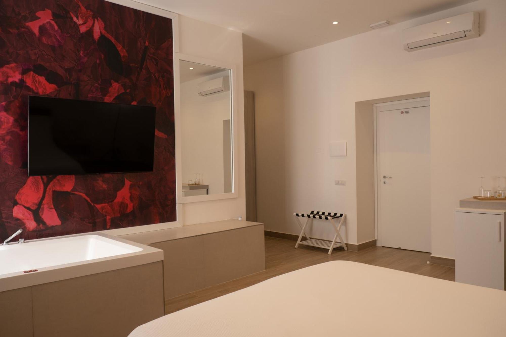 Monumental Luxury Rooms Caserta Exterior foto