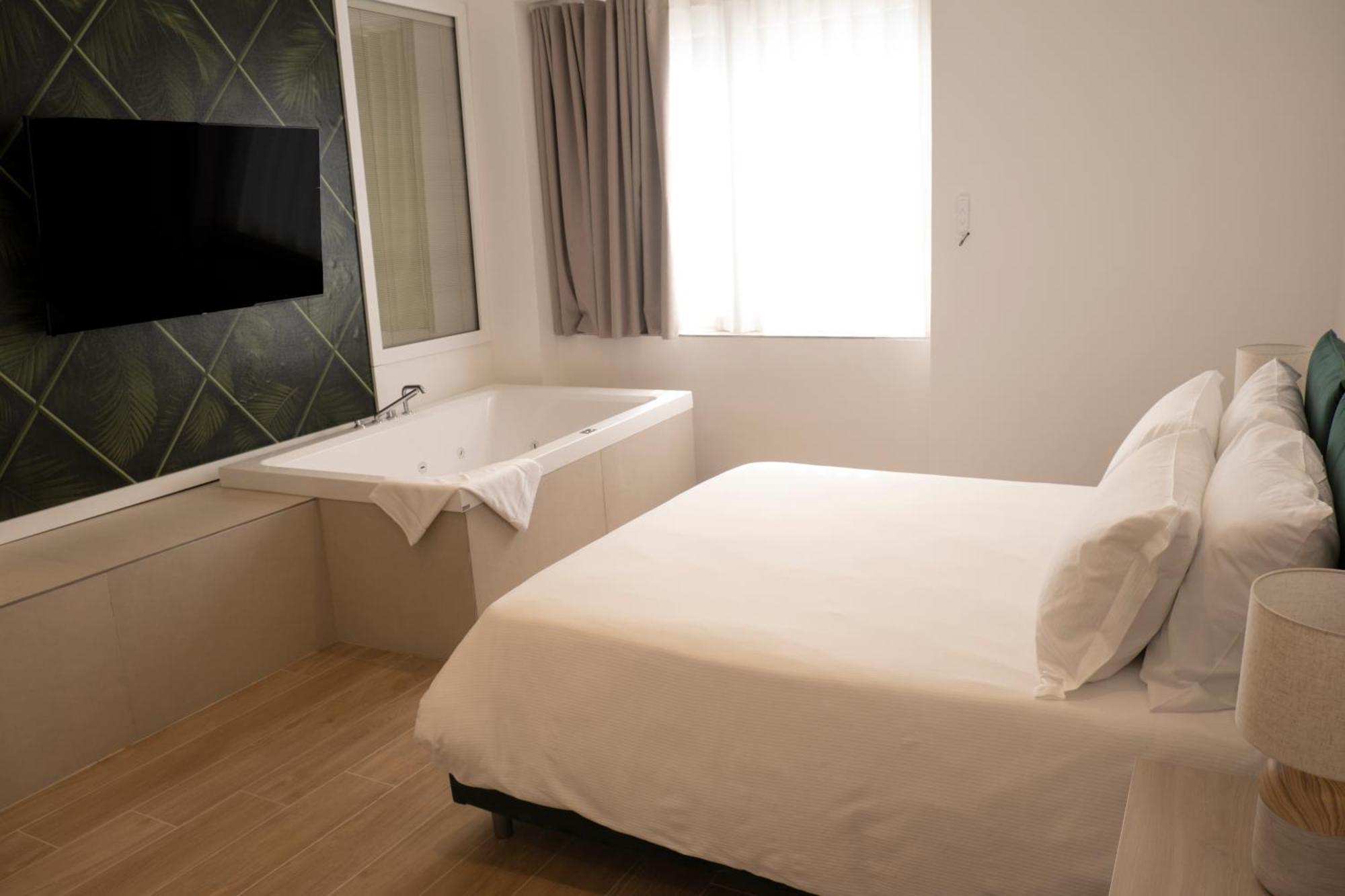 Monumental Luxury Rooms Caserta Exterior foto