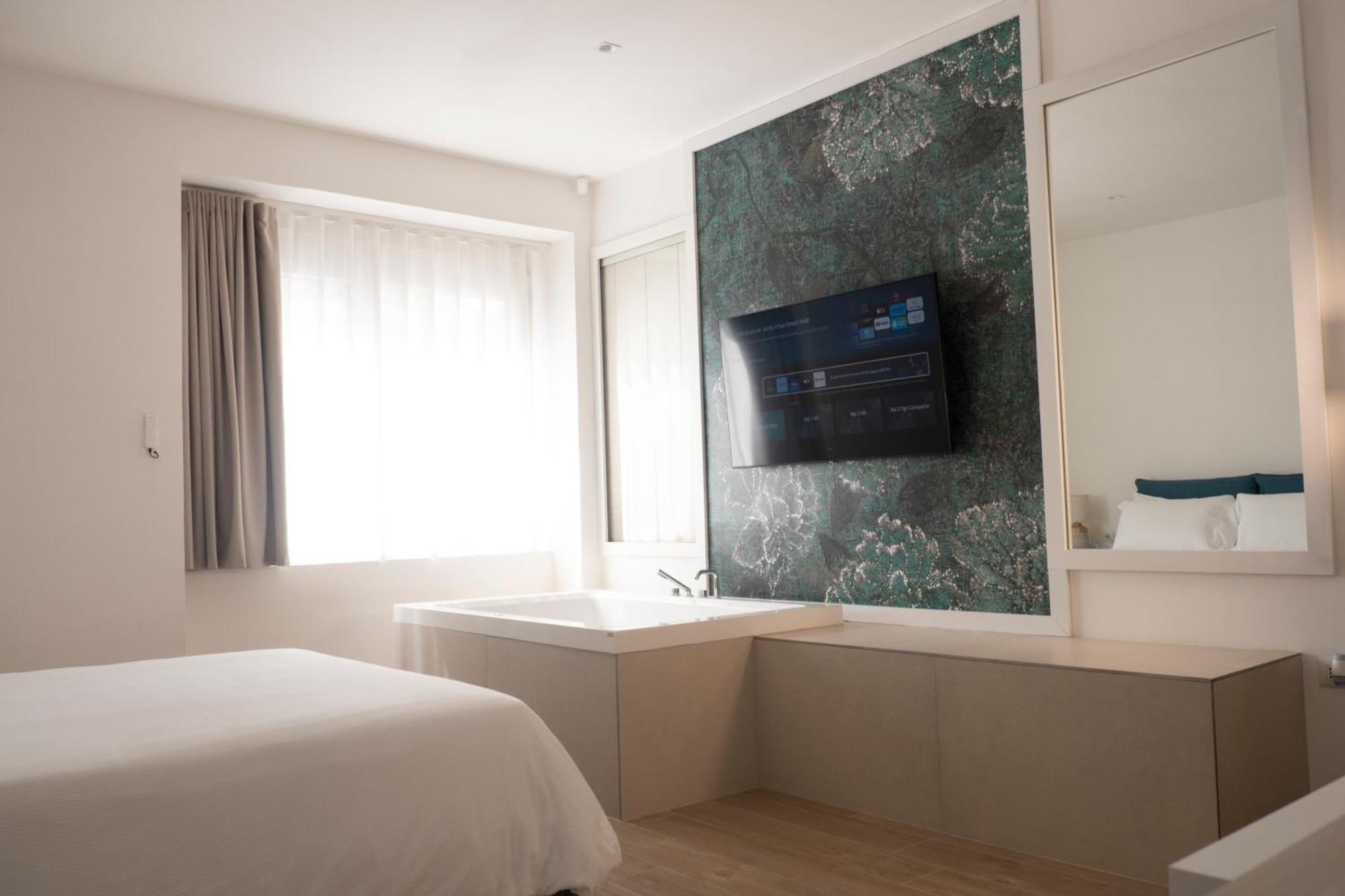 Monumental Luxury Rooms Caserta Exterior foto