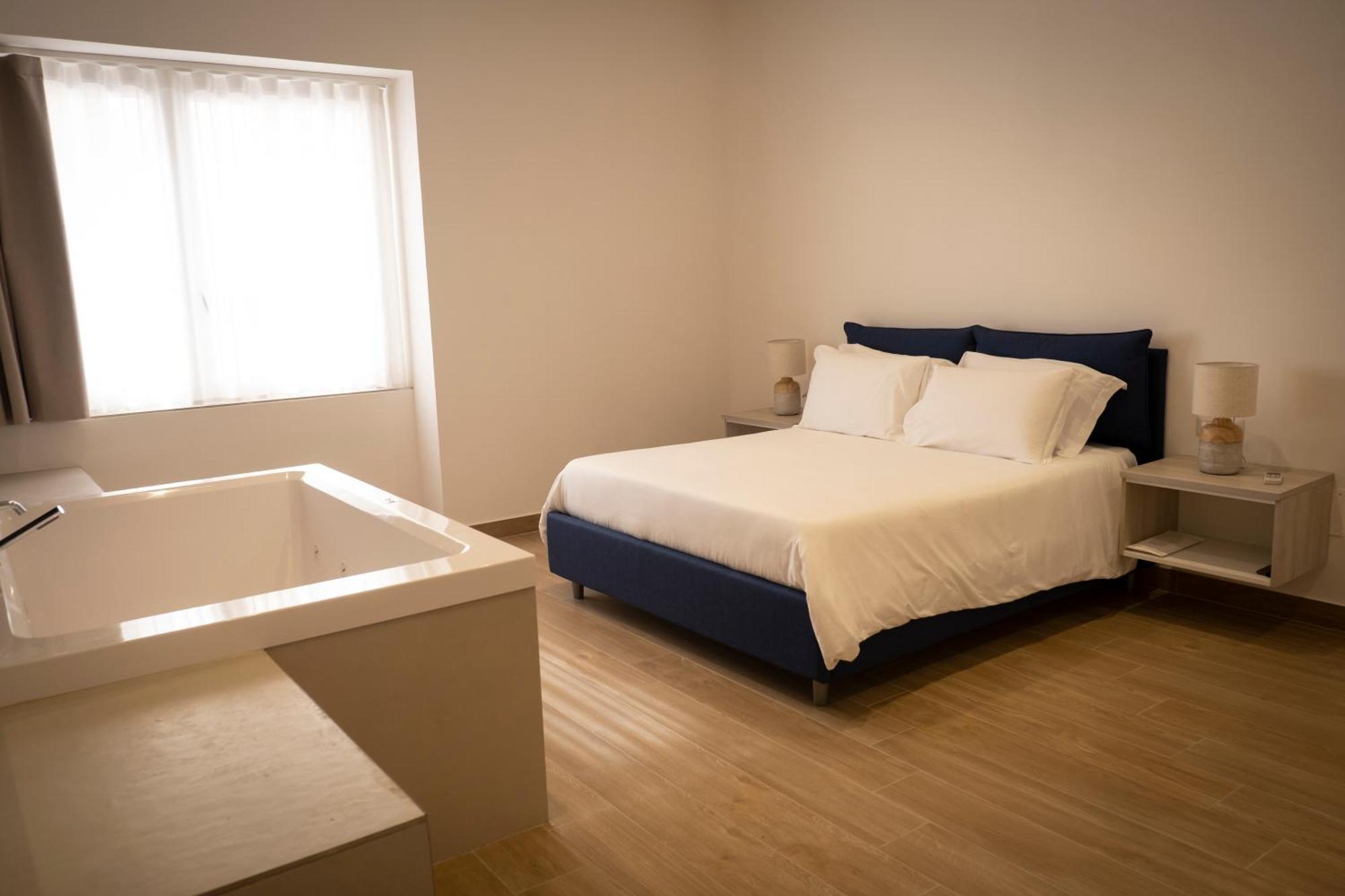 Monumental Luxury Rooms Caserta Exterior foto