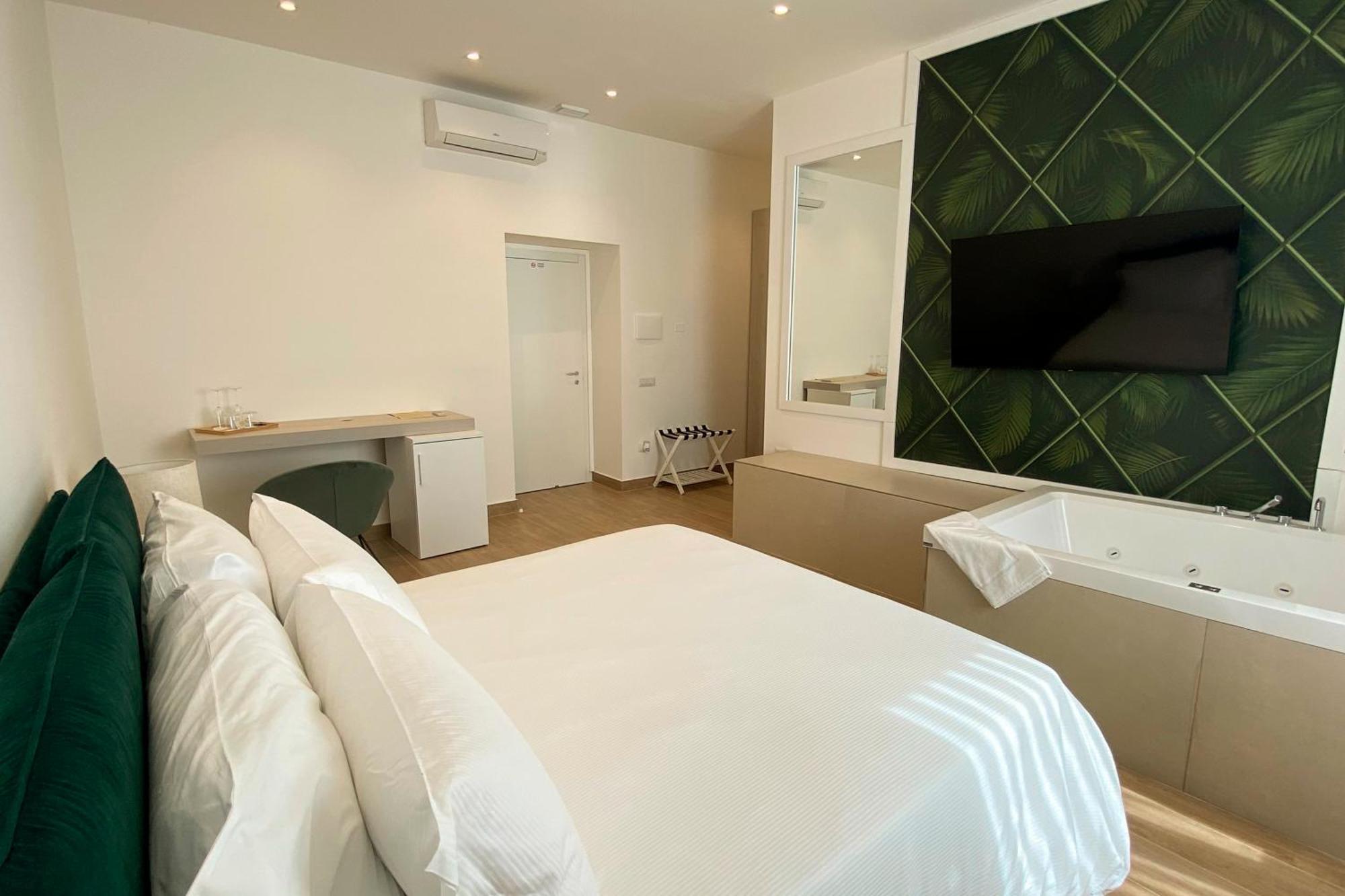 Monumental Luxury Rooms Caserta Exterior foto