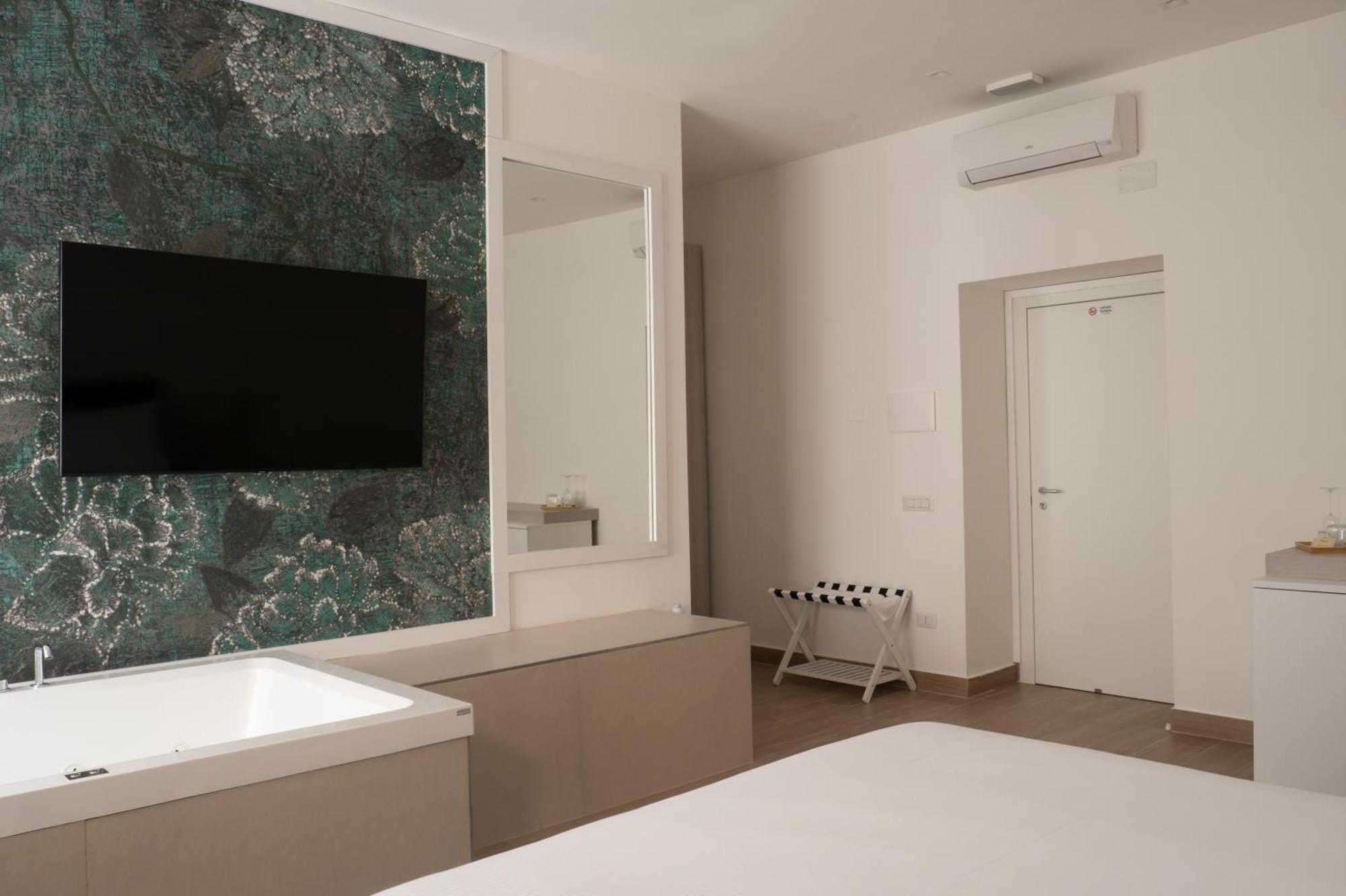 Monumental Luxury Rooms Caserta Exterior foto
