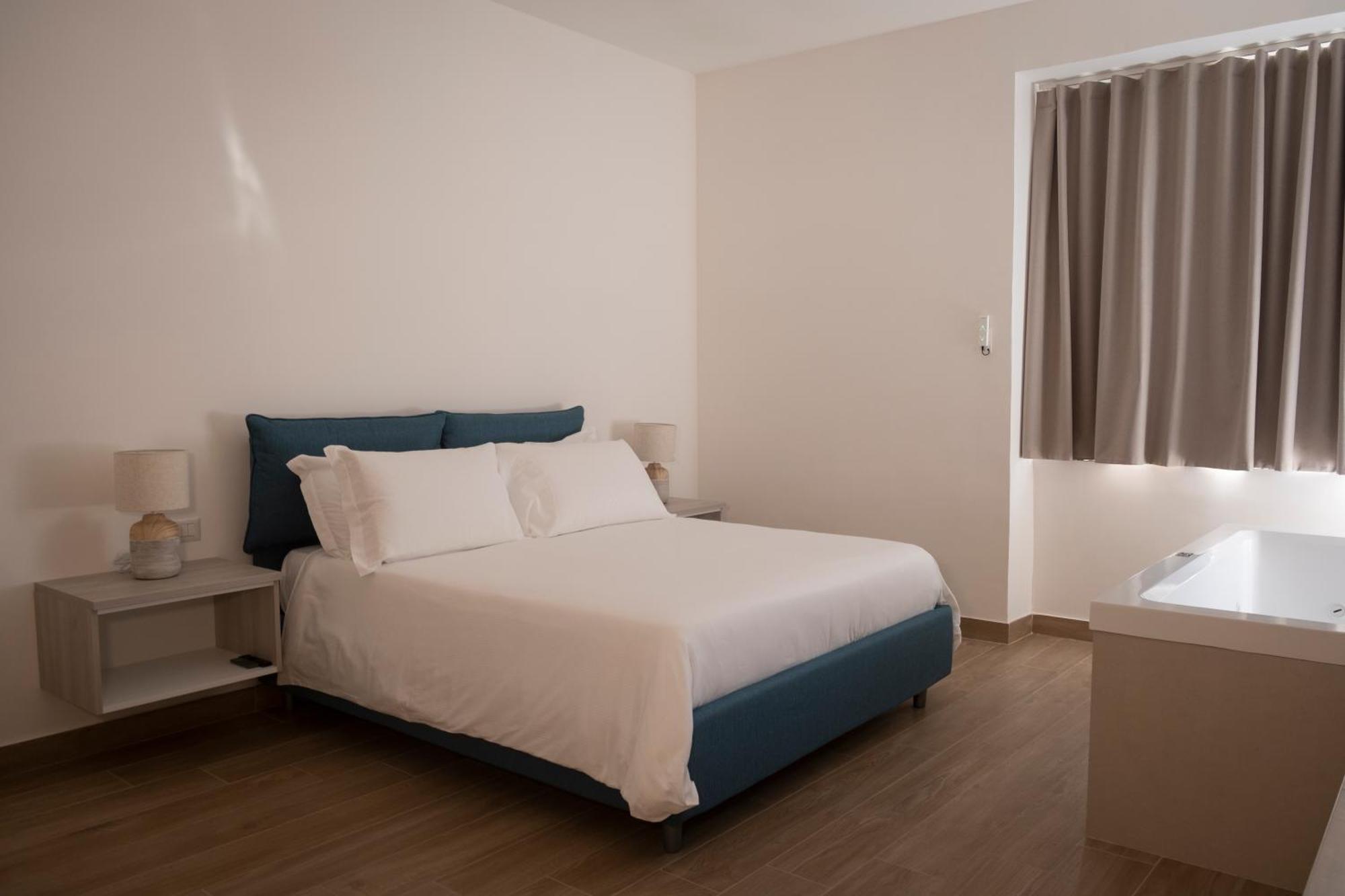Monumental Luxury Rooms Caserta Exterior foto