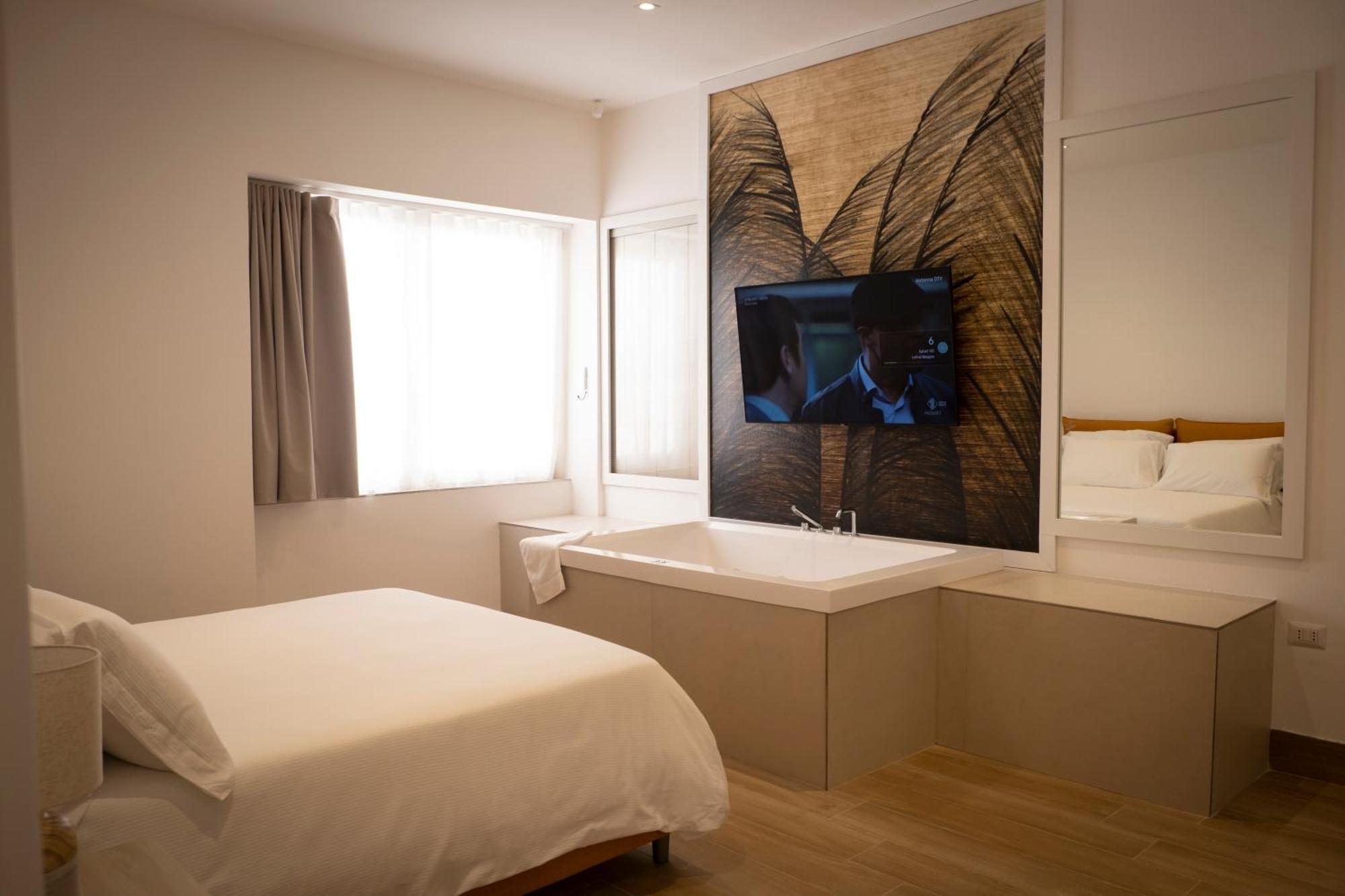 Monumental Luxury Rooms Caserta Exterior foto