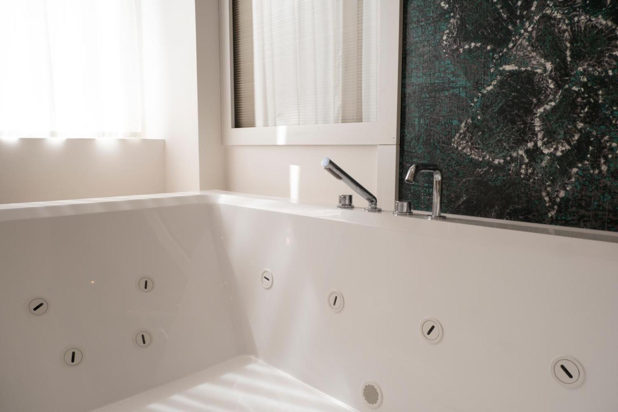 Monumental Luxury Rooms Caserta Exterior foto